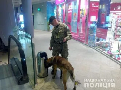 За прошедшие сутки неизвестные "заминировали" пять торговых центров в Харькове