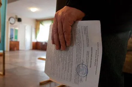 Франковцам объявлено подозрение за вынесенные с избирательного участка бюллетени