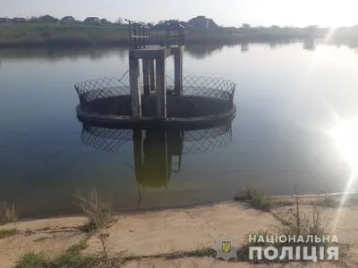 На водоеме в Кировоградской области чуть не утонул 8-летний мальчик