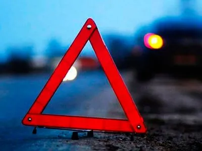 У Чернівецькій області внаслідок зіткнення кількох автівок 5 осіб травмовано