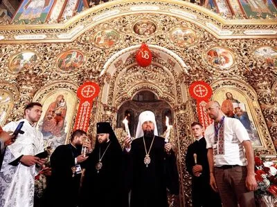 Епіфаній роздав Благодатний вогонь в соборі Києва