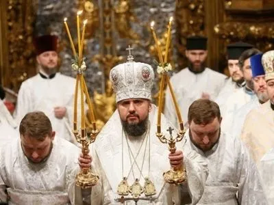 В православных церквях Украины началось пасхальное богослужение
