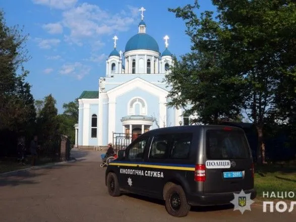Полиция Донецкой области взяла под охрану 242 церкви, где началось Пасхальное богослужение