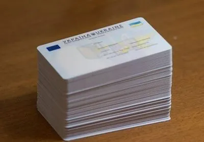 В Украине приостанавливают выдачу заграничных паспортов и ID-карт