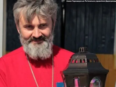 Архиепископ Крымской епархии ПЦУ Климент передаст Благодатный огонь местным приходам