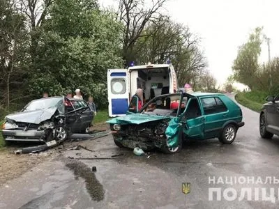 Масштабное ДТП на Буковине: травмированы пять человек