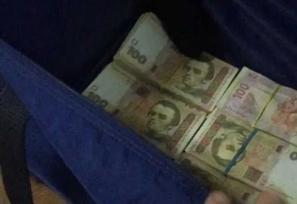 В Одессе у мужчины из авто похитили сумку с более 2,5 млн гривен