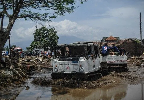 Понад 30 людей загинули при повенях в Індонезії