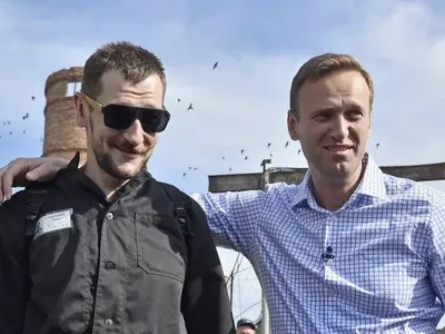 Братья Навальные дали показания во Франции по иску к "Ив Роше"
