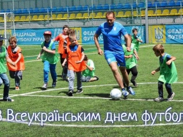 prezident-ffu-privitav-ukrayintsiv-zi-vseukrayinskim-dnem-futbolu