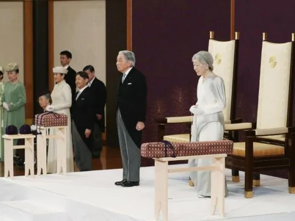 Император Японии объявил об отречении от престола