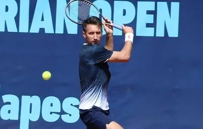 Теннисист Стаховский выиграл стартовый матч на турнире в Сеуле