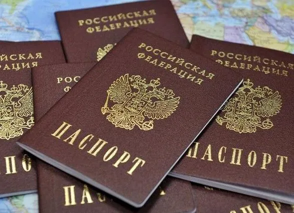 Оккупанты в Донбассе ускоряют получение российских паспортов военнослужащими