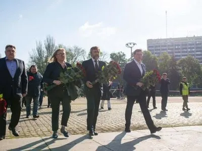 Новинський поклав в Одесі квіти в пам'ять про загиблих 2 травня