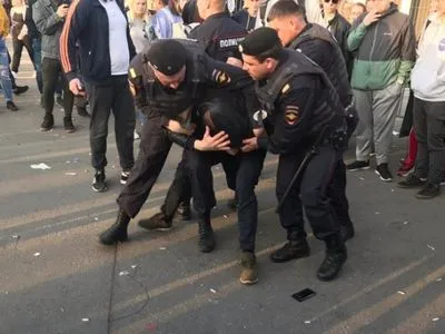 Поліція РФ почала перевірку через масові сутички на реп-фестивалі у Москві