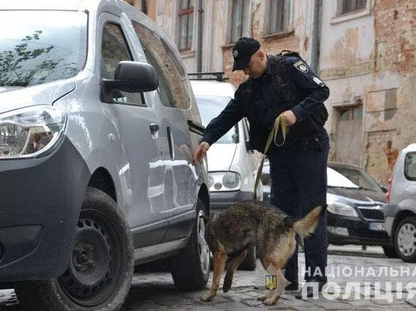 Во Львове правоохранители проверили семь объектов после сообщения о минировании