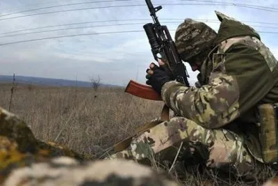ООС: боевики совершили 12 обстрелов, ранены двое украинских военных