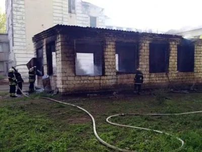 Пожежа сталася на території школи на Дніпропетровщині