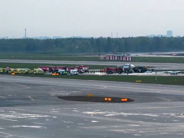 Авиакатастрофа в РФ: опубликовано видео посадки лайнера с камер наблюдений аэропорта
