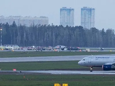 Появилось видео посадки горящего самолета в Шереметьево