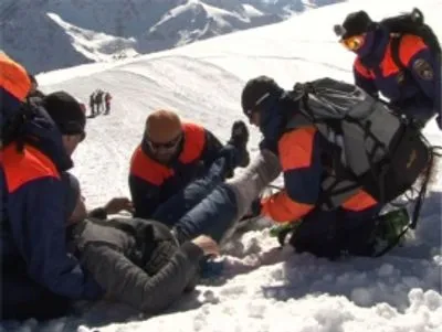 Тело украинского альпиниста спустили с Эльбруса – МЧС РФ