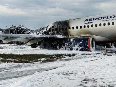 "Чорна скринька" згорілого в Шереметьєво літака зазнала серйозних пошкоджень