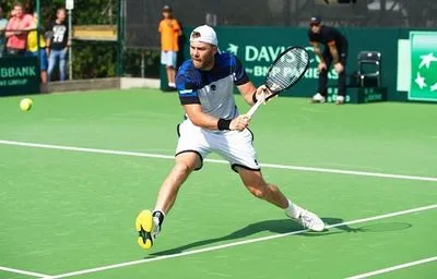 Теннисист Марченко выиграл первый поединок в сезоне