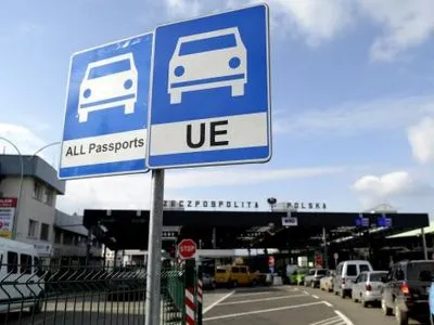 На границе с Польшей и Венгрией в очередях более тысячи автомобилей