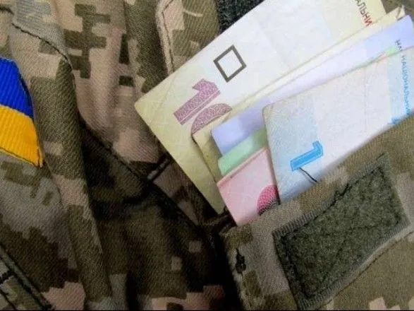 Военным поднимут доплаты за пребывание на первой линии до 17 тыс. грн
