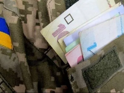 Военным поднимут доплаты за пребывание на первой линии до 17 тыс. грн