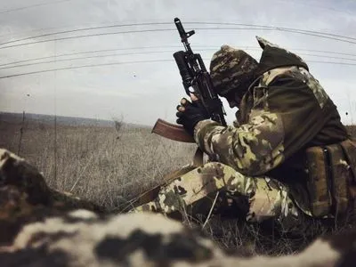 С начала войны на Донбассе погибли почти 3 тыс. аоенных и силовиков - Порошенко