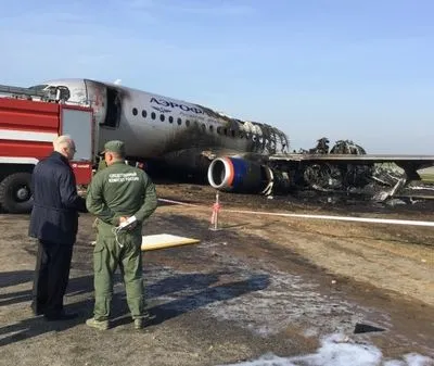 Опубликовано новое видео изнутри сгоревшего самолета в Шереметьево