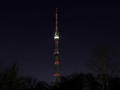Останкинская телебашня отключила подсветку в знак траура по жертвам в Шереметьево