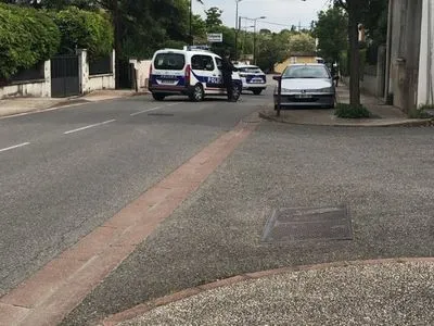 Вооруженный мужчина во Франции захватил заложников в магазине