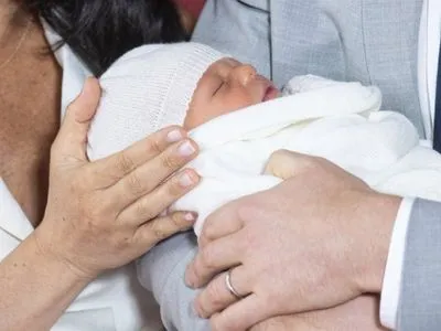 Принц Гаррі та Меган Маркл показали новонародженого сина