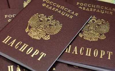 У Кремлі відреагували на плани України не визнавати російські паспорти жителів ОРДЛО