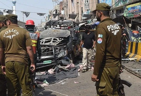 Взрыв прогремел возле мечети в Пакистане, девять погибших