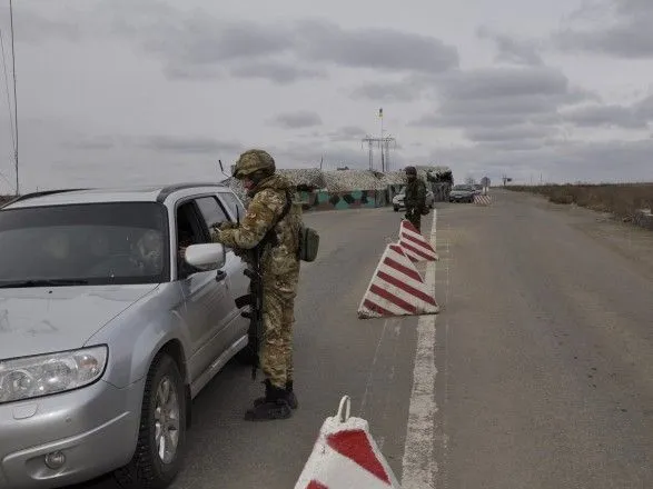 В очередях на КПВВ на Донбассе собрались почти 250 автомобилей