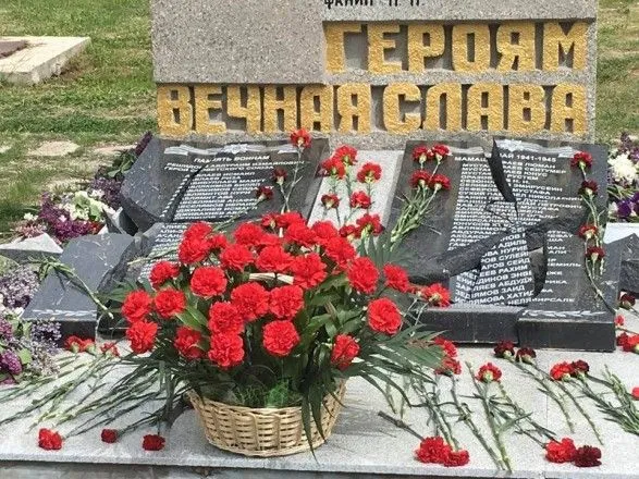 Меджліс про пошкодження пам'ятника у Криму: головним вандалом є Путін