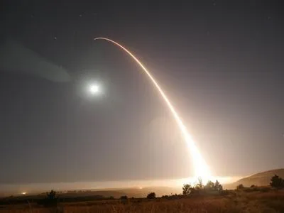 У США запустили міжконтинентальну балістичну ракету