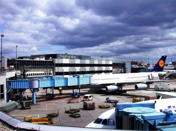 В аэропорте Франкфурта приостановили полеты из-за беспилотника