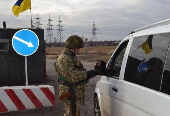 КПВВ "Золотое" продолжает работать только с подконтрольной Украине стороны