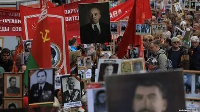 У Мінську на мітинг "Безсмертний полк" вийшли з портретами Сталіна