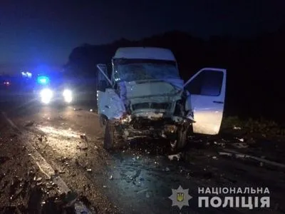 П'яний водій вантажівки влетів у авто на зустрічній смузі, є постраждалі