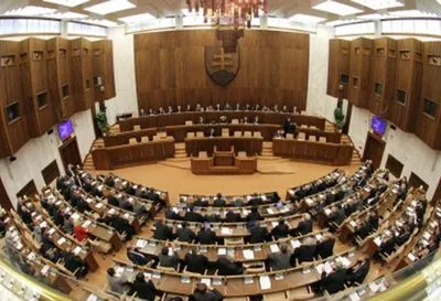 Новый закон в Словакии ограничивает исполнение государственного гимна других стран