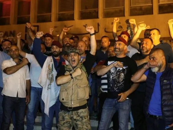 Отставные военные заблокировали здание Центробанка Ливана