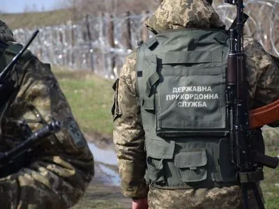 Двое россиян прямо на границе попросили убежища в Украине