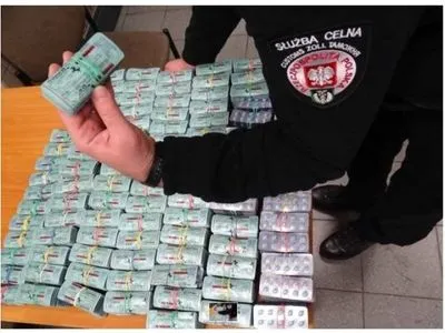 Водитель автобуса с Украины вез в Польшу контрабанду таблеток