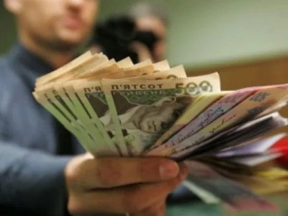 Податківець незаконно списала підприємству борг у майже 600 тис. грн