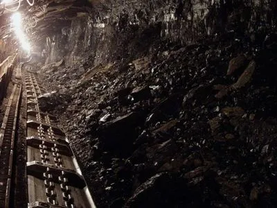 В Кривом Роге из шахты эвакуируют горняков из-за задымления